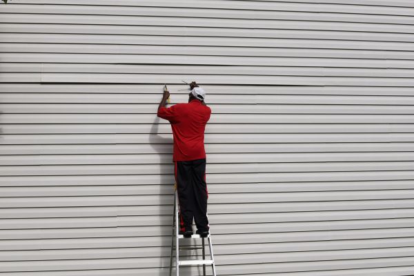 Cost of Loose Siding Repair in Middletown