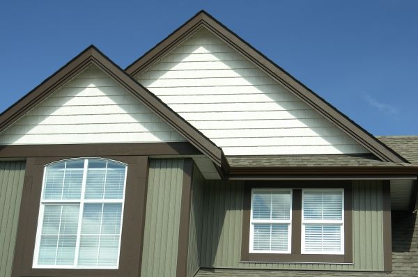 Cost of Vertical Vinyl Siding Repair in Middletown