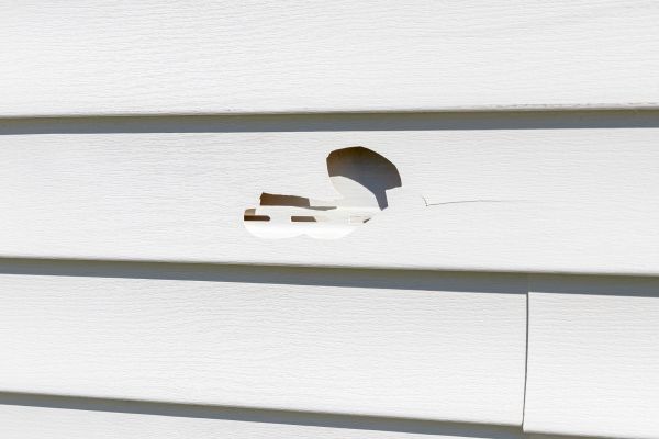 Cost of White Vinyl Siding Repair in Middletown